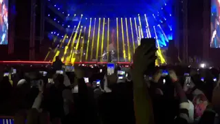 ناسينى ليه لايف من حفل تامر حسنى بجامعه الدلتا المنصورة دندنها