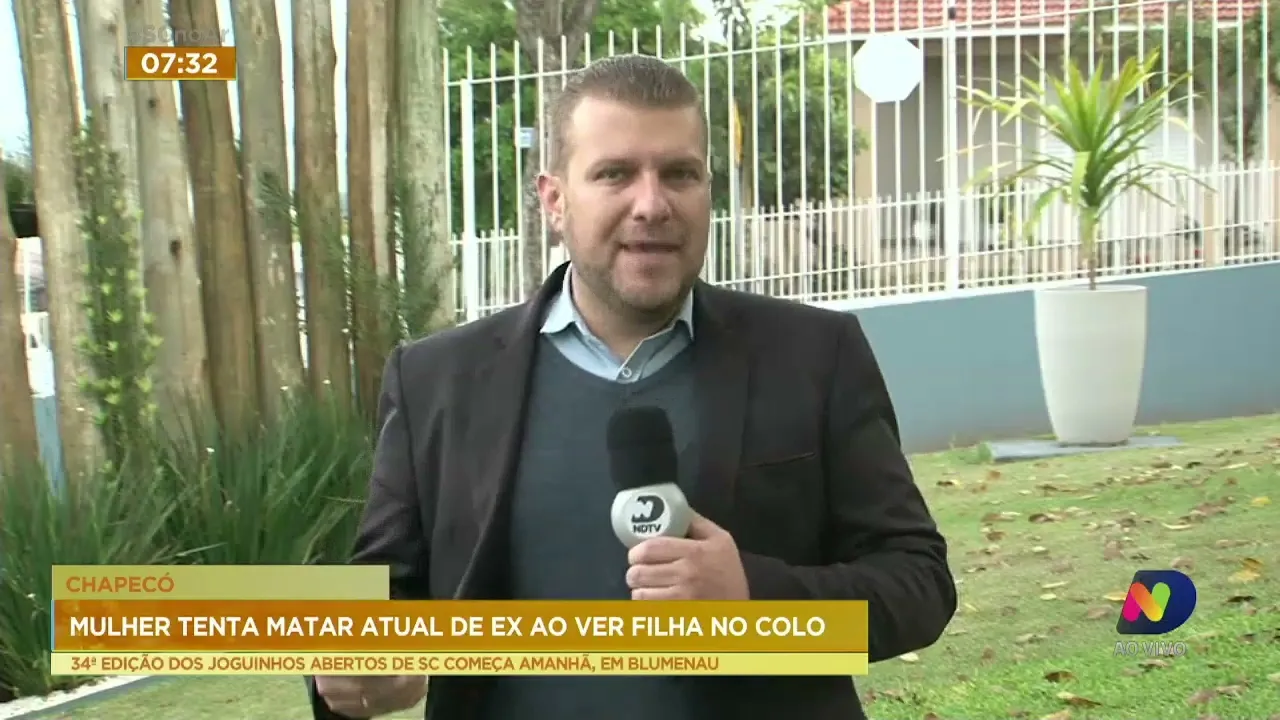 Mulher tenta matar a atual companheira do ex dela com filha no colo