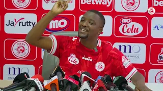 SEMAJI AMWAGA MAUA KWA SHOMARI KAPOMBE SIMBA TUZO ZA CAF HATUWEZI KUWAONA BURE TUTAMPONGEZA  SEMAJI AMWAGA MAUA KWA SHOMARI KAPOMBE SIMBA TUZO ZA CAF HATUWEZI KUWAONA BURE TUTAMPONGEZA