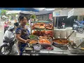 Download Lagu Trùm bánh canh cua Út Mẫn Sài Gòn bán những con cua cốm gạch son khá là ngon