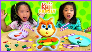 Download Emma and Kate Play Picky Kitty Game! MP3