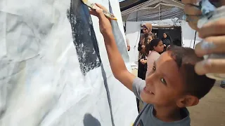 أطفال غزة يرسمون الابداع جدارية فنية بألوان الاكريليك