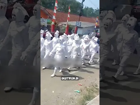 Pocong sekarang udah gak loncat🤣😭😭 #masasekolah #sekolah #kaget (sc.@rorrrrr.0)