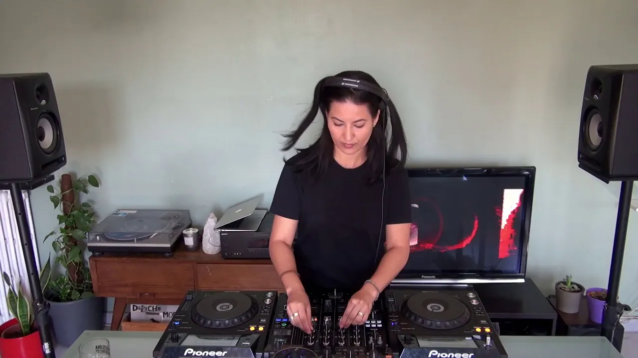 Techno Set Fernanda Martins for DUNE x Sennheiser    FB Live Stream