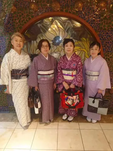 美保姿きもの総合学院甲府校では、浴衣・半幅帯付き講習実施中！今年の花火大会には浴衣姿で(^^♪「いいね！」お待ちしております(^_-)-☆きちんと、きもの。 美しく保つ姿を、いつまでも！