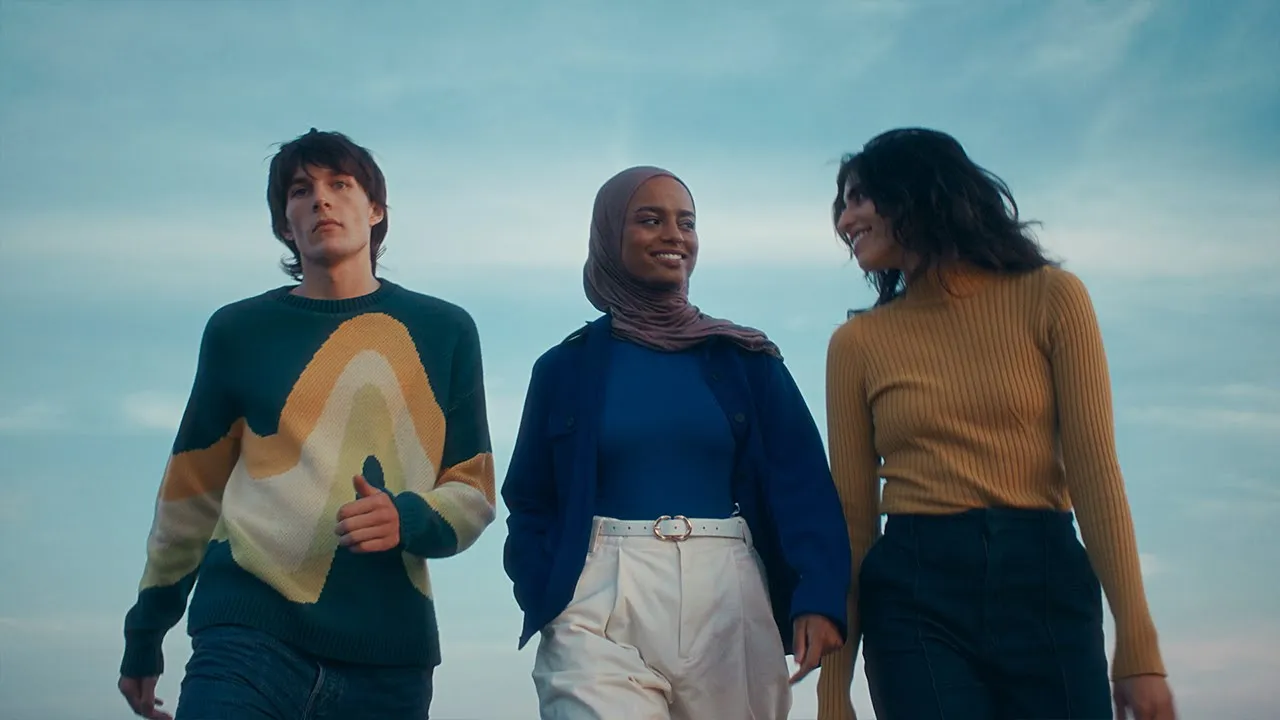 Mercedes-Benz Deutschland — Mercedes-Benz — Karriere (YouTube video ad)