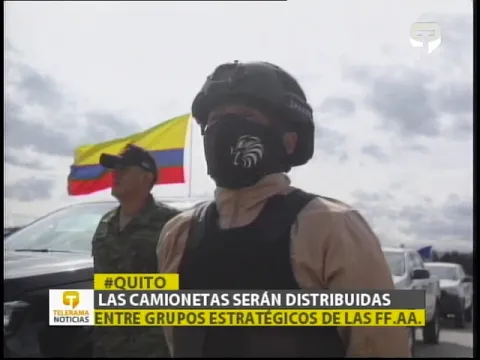 Presidente de la república entrega vehículos y equipos de combate