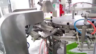 Premade bags filling sealing machine for packing powder