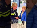 Lagu 👮‍♀️ Peuter versiert agente voor papa! 💘😂 #Shorts