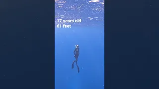 She’s brave and courageous. Thriving with the #ocean as her playground. #sailingfamily #freediving