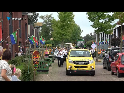 De grote optocht tijdens de feestweek in lichtstad Gramsbergen