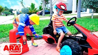 فلاد ونيكيتا يحبون اللعب مجموعة من أشرطة الفيديو لجميع أفراد الأسرة 