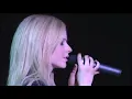 Download Lagu Avril Lavigne - Fall To Pieces (Live at Budokan Japan 2005)