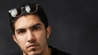 كاريوكي   كل واحد عنده سر  ادم  دندنها