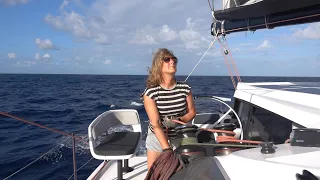 The Captain is back on board – Bau Bau to Labuan Bajo – Indonesia – Sailing Greatcircle (ep.308)