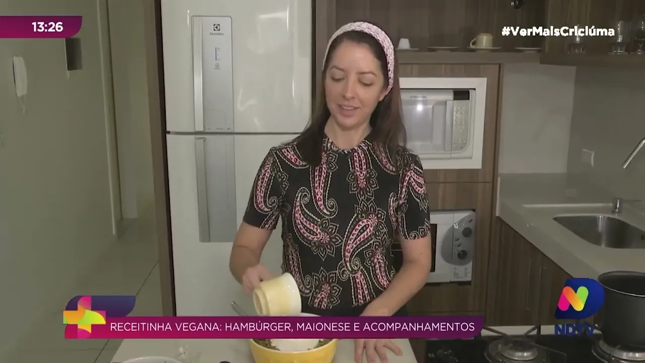 Aprenda a preparar um hambúrguer vegano com acompanhamentos