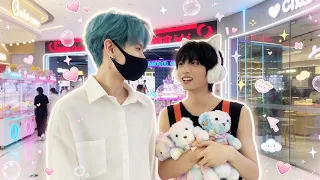 城里人管这叫亲兄弟？帮助男朋友抓娃娃，把旁边美女羡慕坏了【一航】