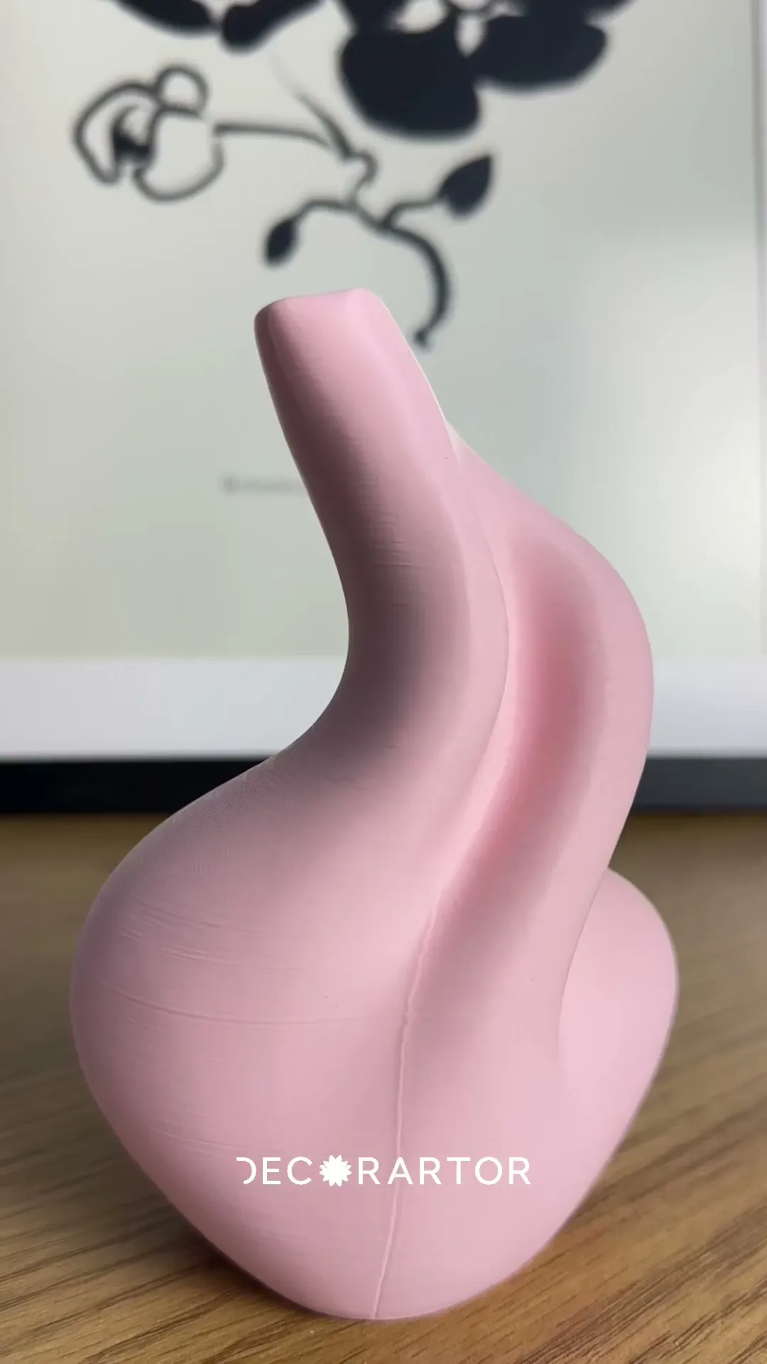 Eleganza Twist Vase Set – Bold, Fashion-Forward Decor for Modern Interiors