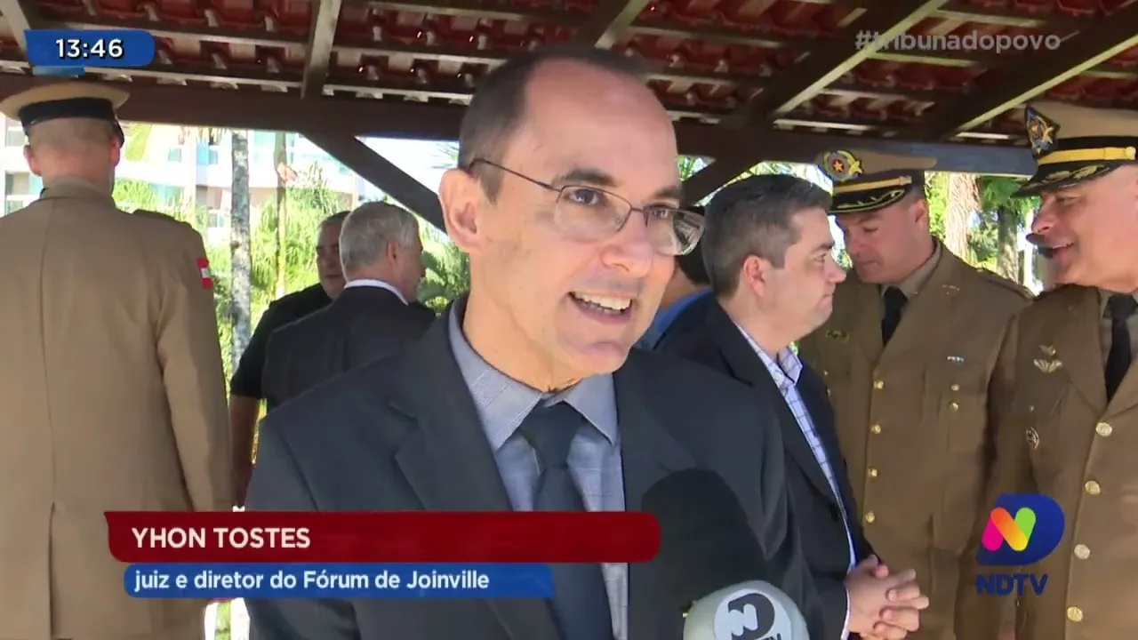 Medalha comemorativa: juiz e promotor de Joinville são homenageados pela Polícia Militar