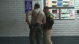Fresno County Sheriff s deputies search for armed robbery suspects