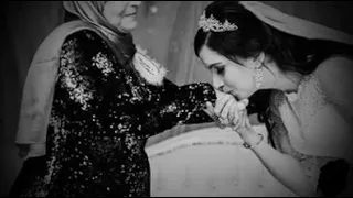 العروس وأمها 