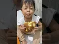 Anak kecil makan roti O ga boleh di minta #baby #cutebaby #sister #eat #balita #short