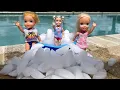 Lagu Ice playing ! Elsa \u0026 Anna toddlers - kinetic sand fun - Barbie dolls