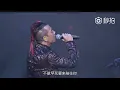 陈小春演唱《相依为命》，全程严肃毫无表情，看到应采儿宠溺的笑了，最后接住飞吻放在胸口
