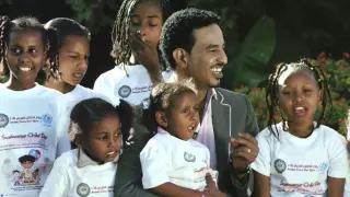 مبادرة الفنان طه سليمان              للإحتفال بيوم للطفل السوداني دندنها