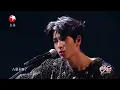 #张凌赫 吉他弹唱《我是真的受伤了》，舒缓的歌声在浅痛中似一味安慰剂，给彼此救赎的力量！｜#2025东方卫视跨年 ｜#张凌赫｜CLIP