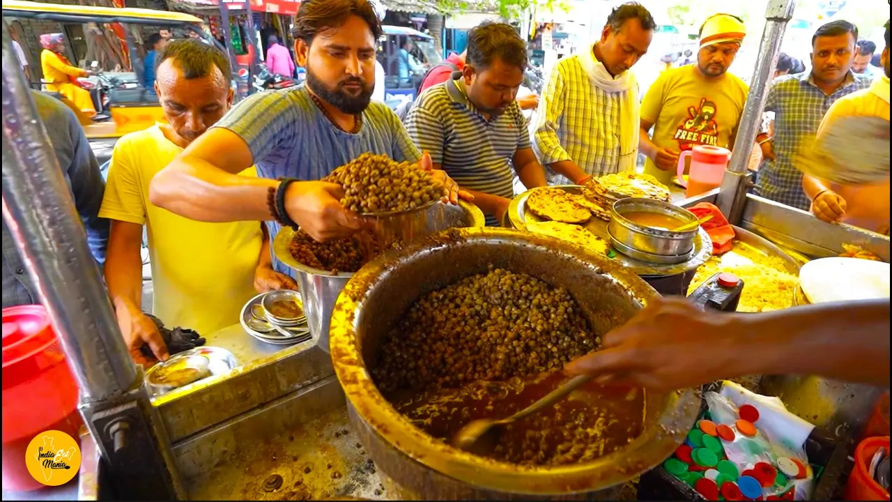 Kanpur Fast & Furious Bhaiya Selling Cheapest Chole Bhature Plate Rs. 30/- Only l Kanpur Street Food