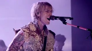 nothing inside Machine Gun Kelly LIVE