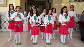 من الحفل النهائي  وصلة إنشادية بعنوان  نحن باقون هنا   دندنها
