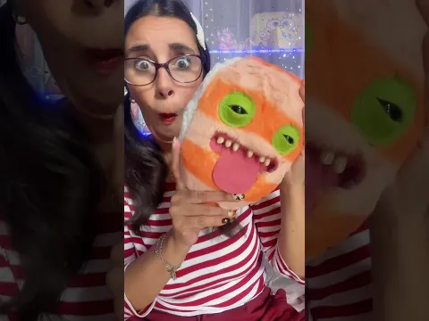 LAURA APRE DEGLI STRANGER CIBI COI DENTI