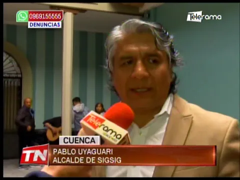 Artesanos de San Bartolomé exponen sus guitarras hechas a mano