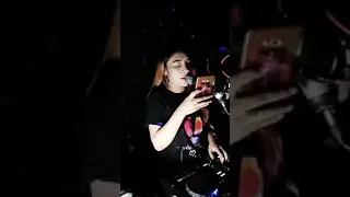 gaun merah dj rere monique r2m terbaru