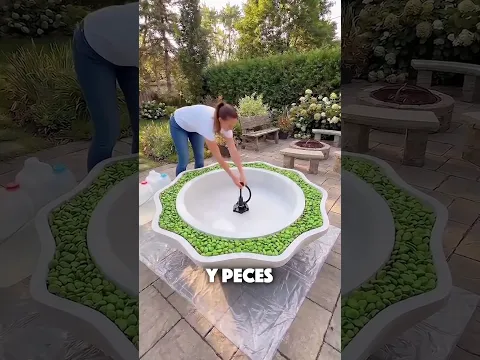 Mira que increíble estanque hizo con un paraguas