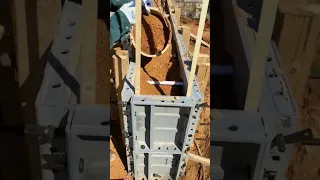 طريقة بناء أساس خرساني بصب خليط التربة والإسمنت المضغوط Roller Compacted Concrete 
