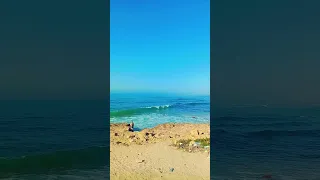 شاطئ سيدي رحال نفسية كترتاح وكل الطاقة سلبية كتحيد كبيداتي الله إفرحكم وحافضو على نضافة الشواطئ 