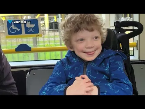 Help Siger aan een rolstoelbus