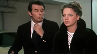 05 ROCKFORD FILES woman in fur coat