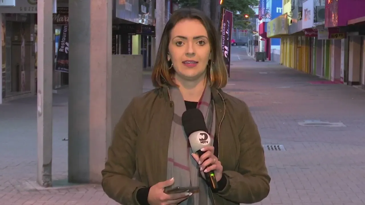 Homem é preso suspeito de tirar foto por baixo de saia de adolescente em shopping de Criciúma