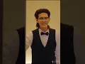大学生穿越后被迫参加全球通缉逃亡大赛，激活神级逃亡系统，赢下比赛就能拿到千亿奖金，凭借系统技能屡次脱险，震惊全世界观众！