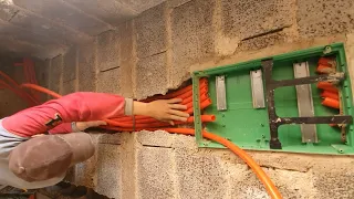 از سوراخ کاری و عبور سیم گرفته تا نصب قطع کننده برق در تابلو برق خانگی دندنها