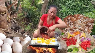 Life in jungle, Egg grilled on the rock with chili sauce for lunch, Chicken thigh cooking for dinner