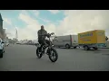 Jandino Asporaat gaat als een speer op zijn Roxx bike!