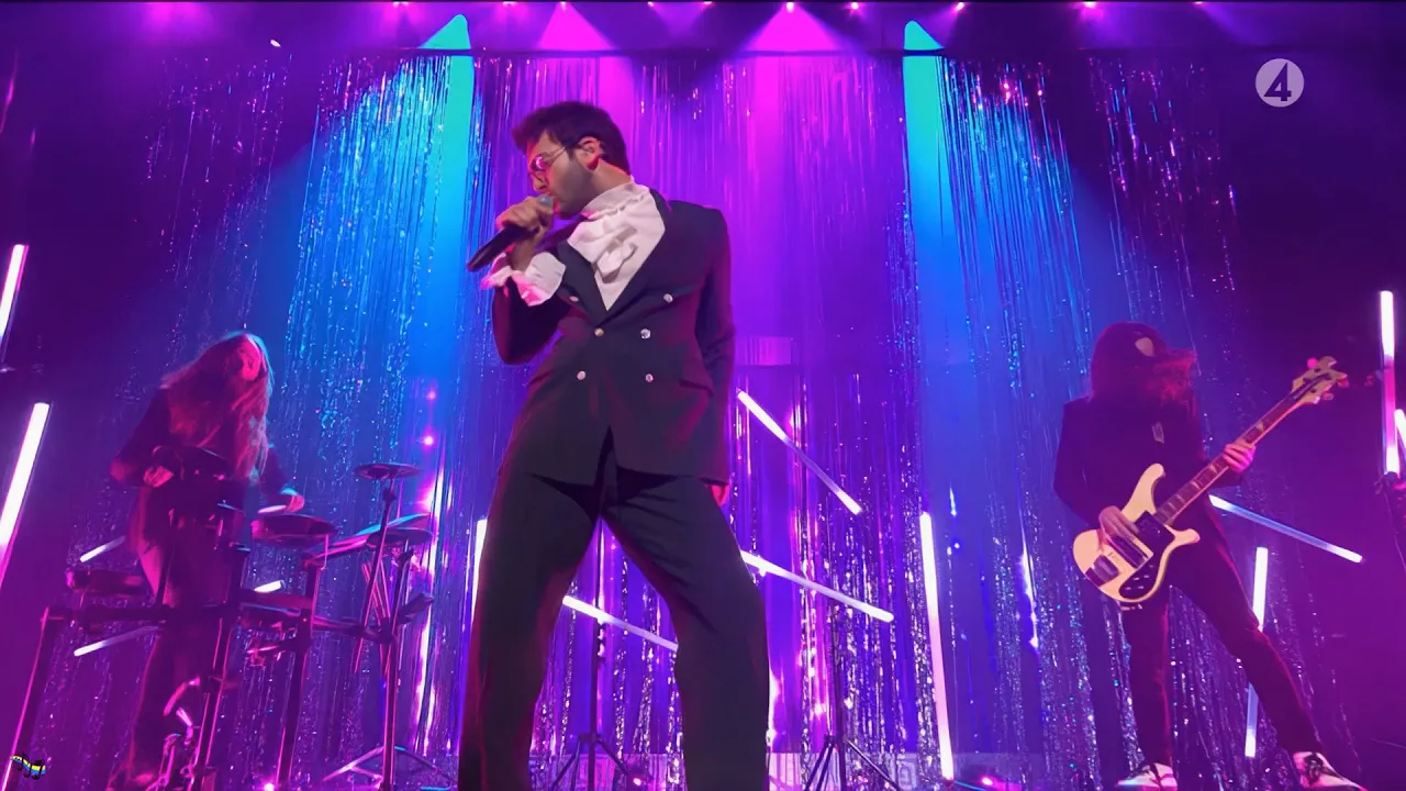 Darin - Can't Stay Away (Harris & Hurr Remix) | Live "QX Gaygala 2022"