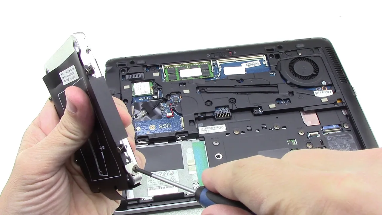 HP Elitebook 840 - disassemble [4K]. 