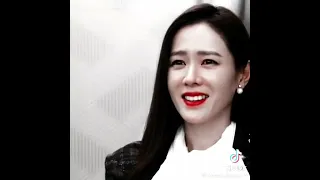 نظراتها ليه وغيرتها عليه مسلسل هبوط اضطراري للحب Carsh Landing On You 