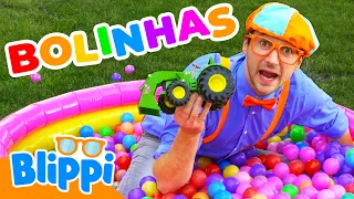 Que Veículos Estão na Piscina de Bolinhas Coloridas do Blippi? 🟠🚜 Blippi em Português